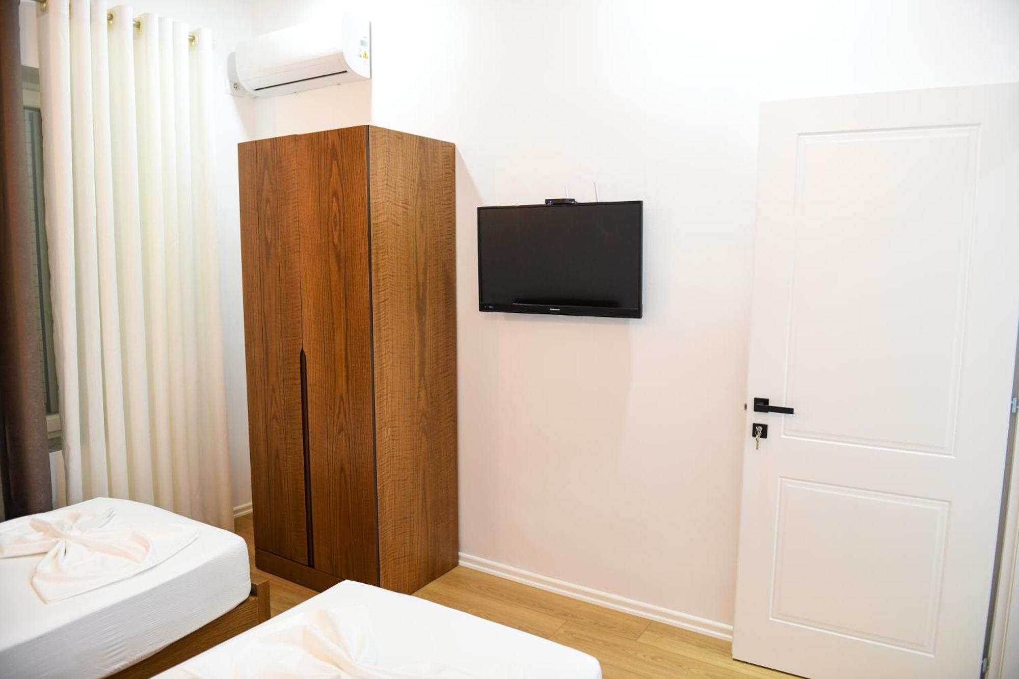 בראט Guest House Cela City Centre מראה חיצוני תמונה