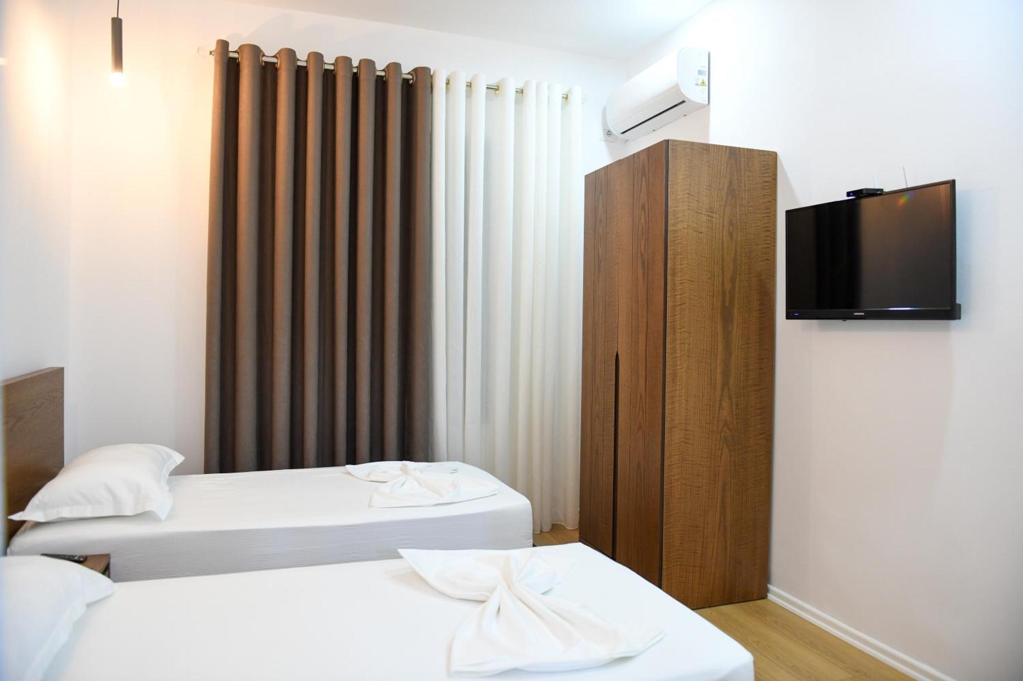 בראט Guest House Cela City Centre מראה חיצוני תמונה