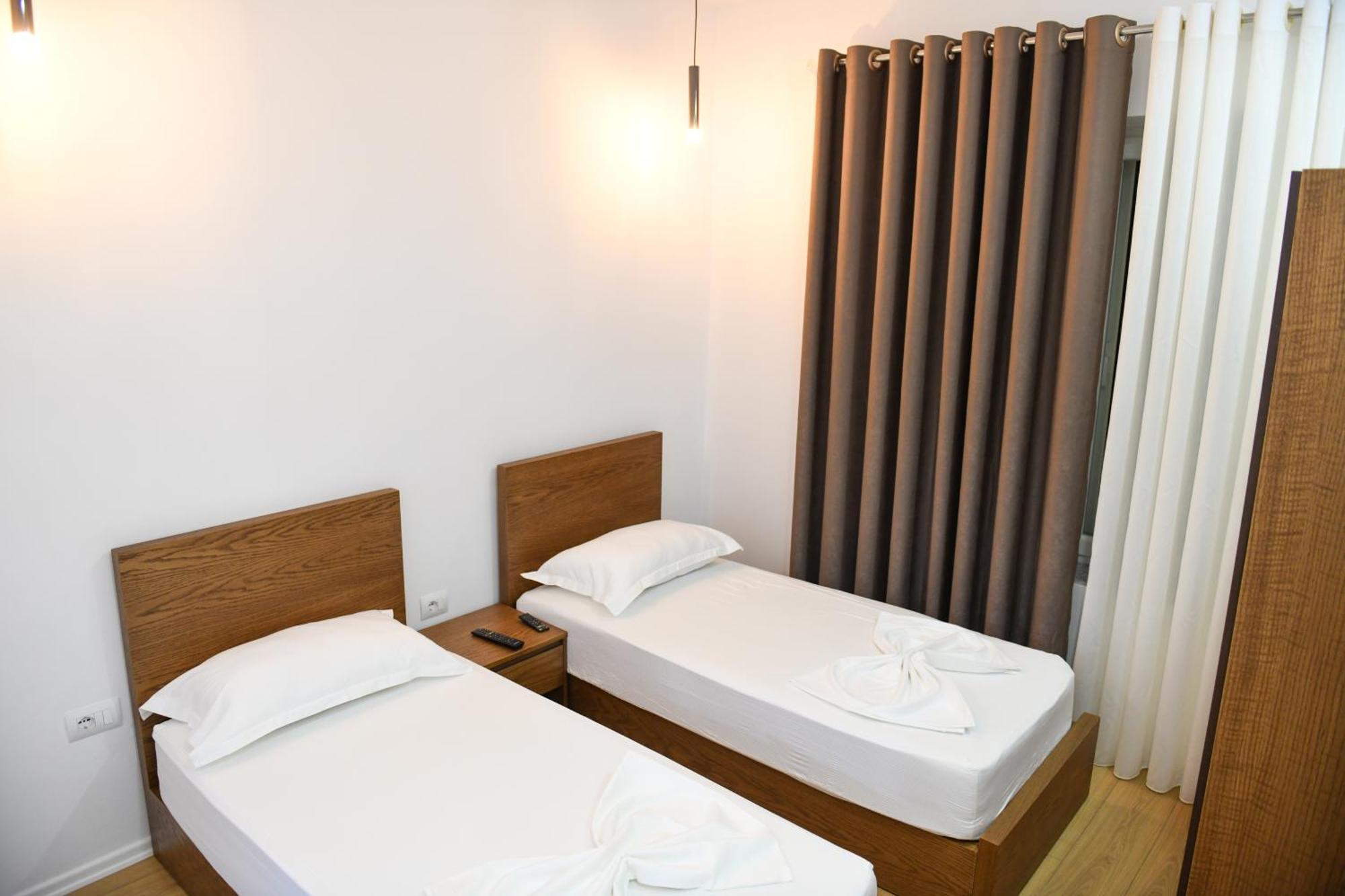 בראט Guest House Cela City Centre מראה חיצוני תמונה