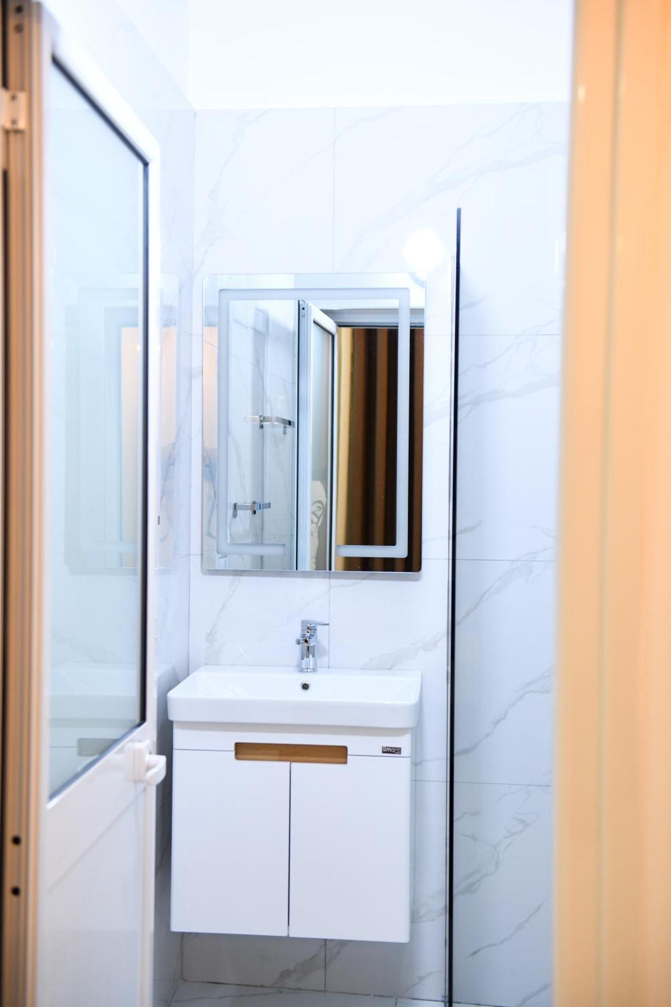 בראט Guest House Cela City Centre מראה חיצוני תמונה