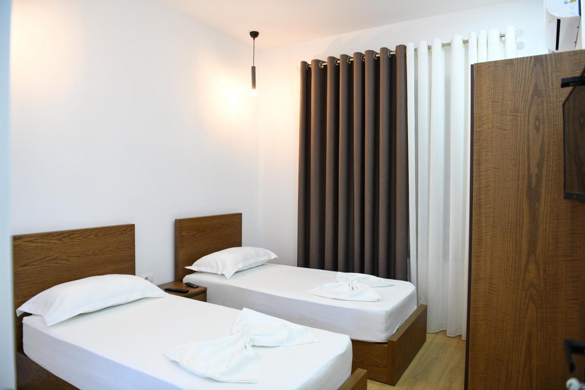 בראט Guest House Cela City Centre מראה חיצוני תמונה