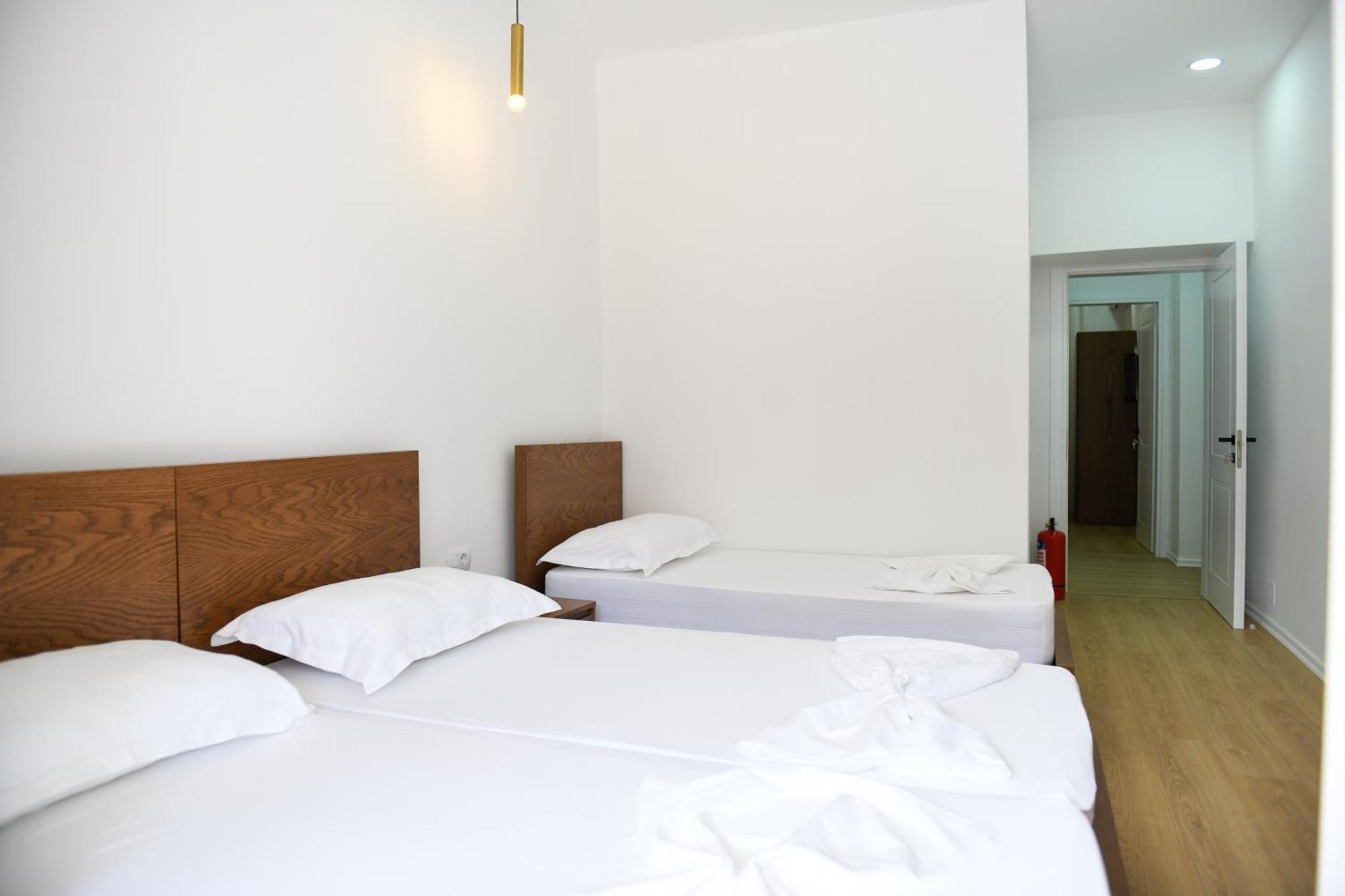 בראט Guest House Cela City Centre מראה חיצוני תמונה