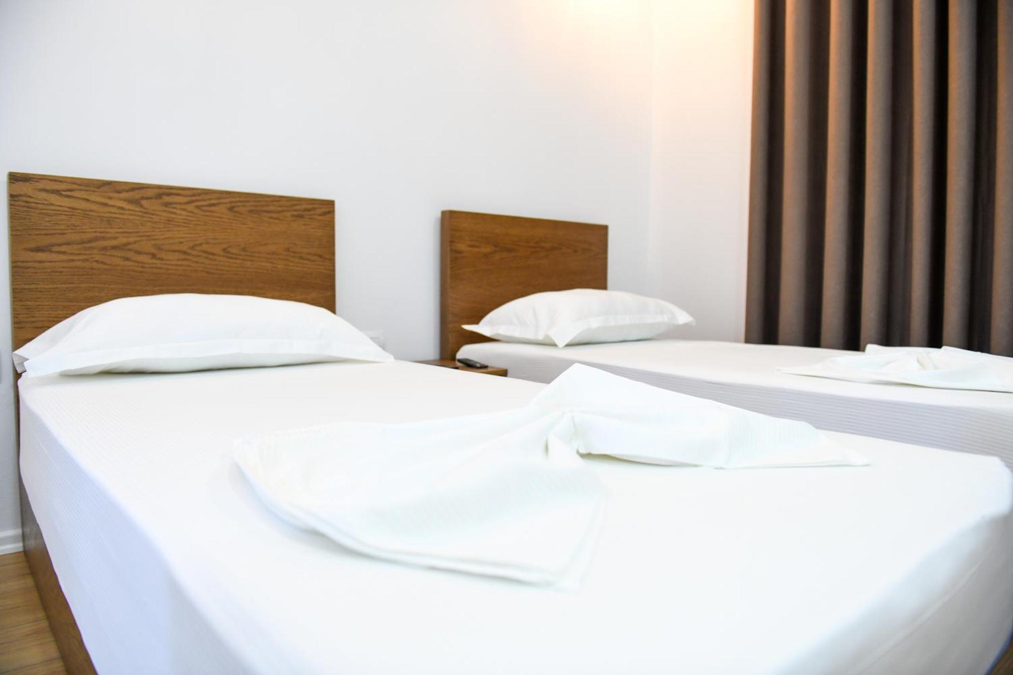 בראט Guest House Cela City Centre מראה חיצוני תמונה