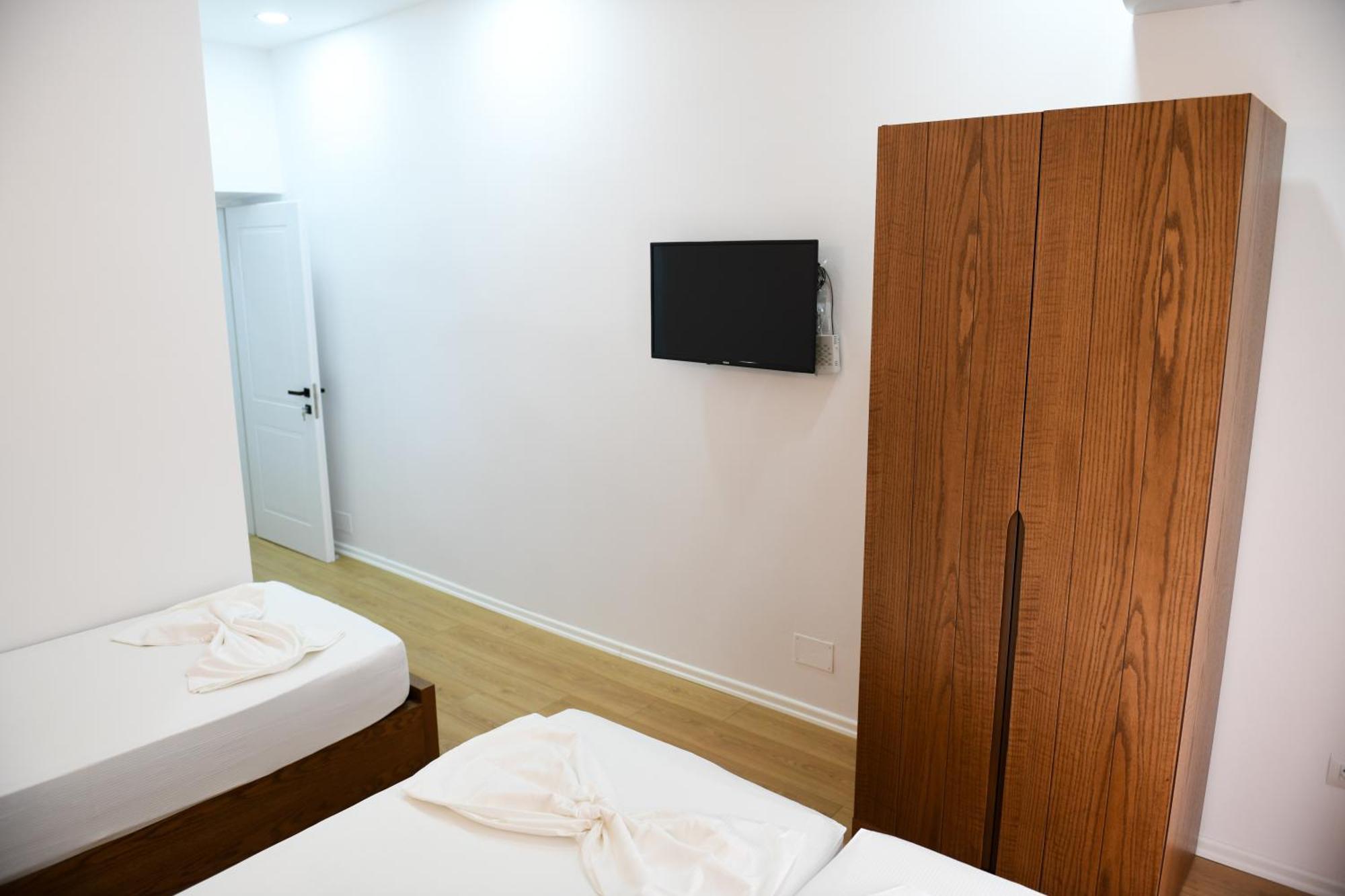 בראט Guest House Cela City Centre מראה חיצוני תמונה