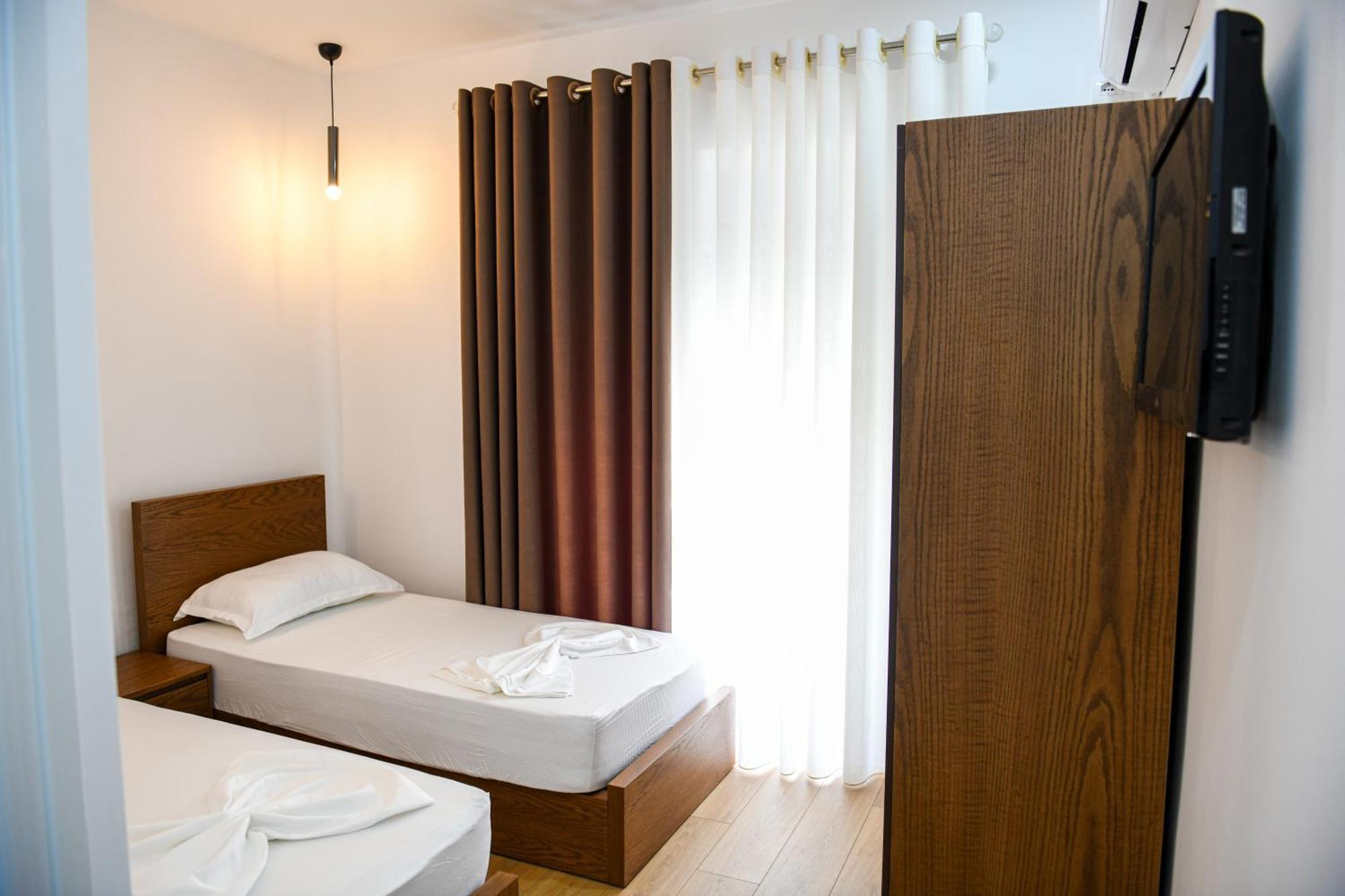 בראט Guest House Cela City Centre מראה חיצוני תמונה