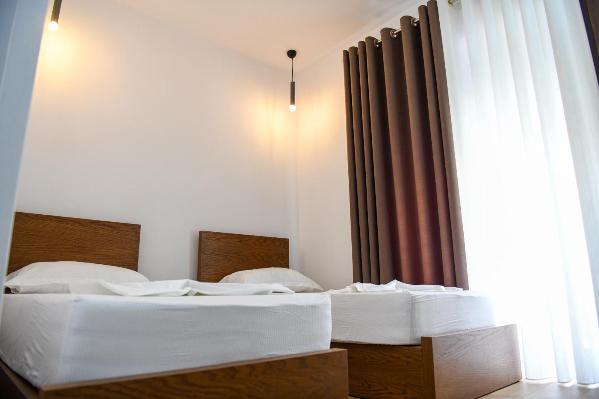 בראט Guest House Cela City Centre מראה חיצוני תמונה