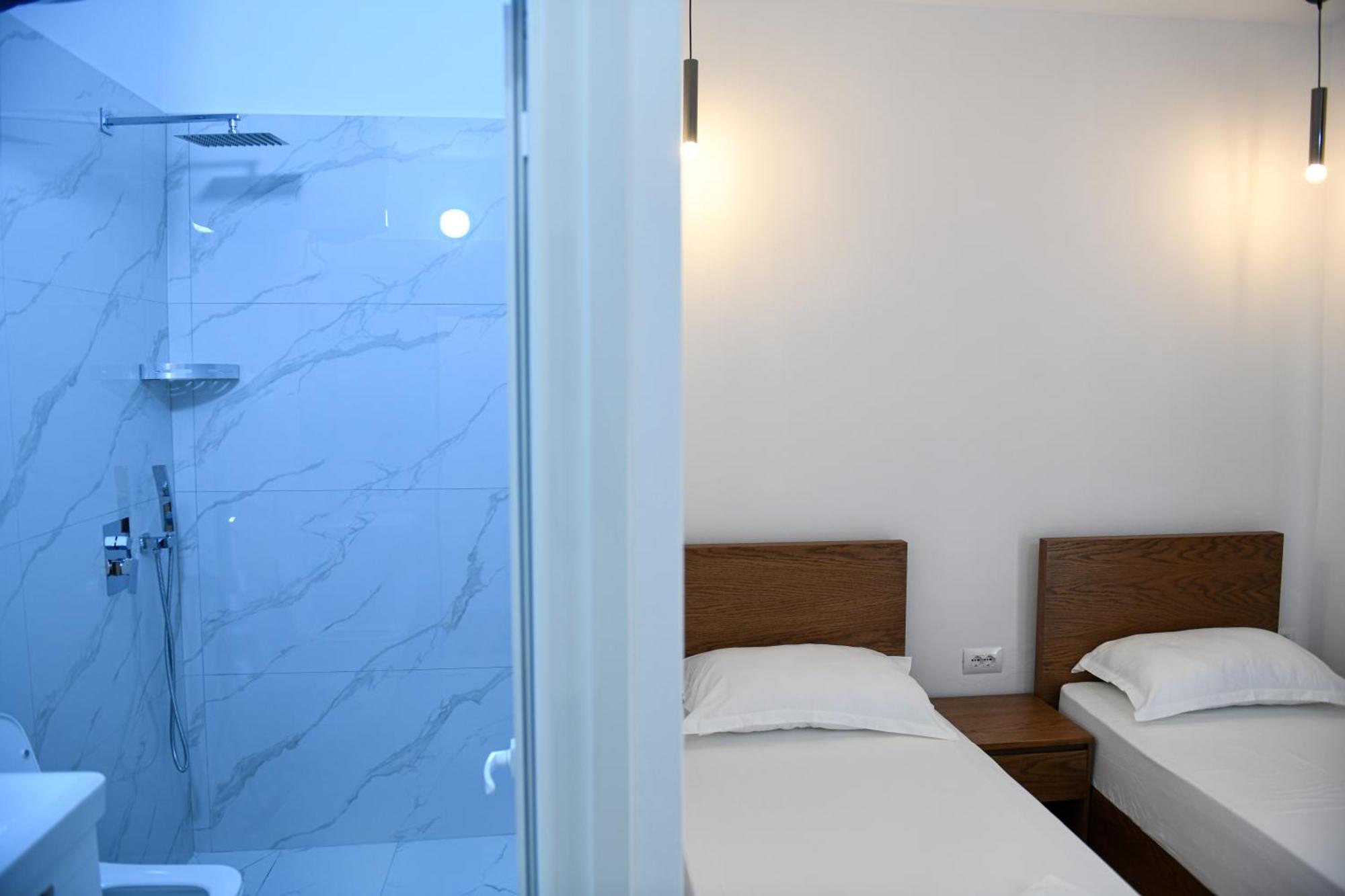 בראט Guest House Cela City Centre מראה חיצוני תמונה
