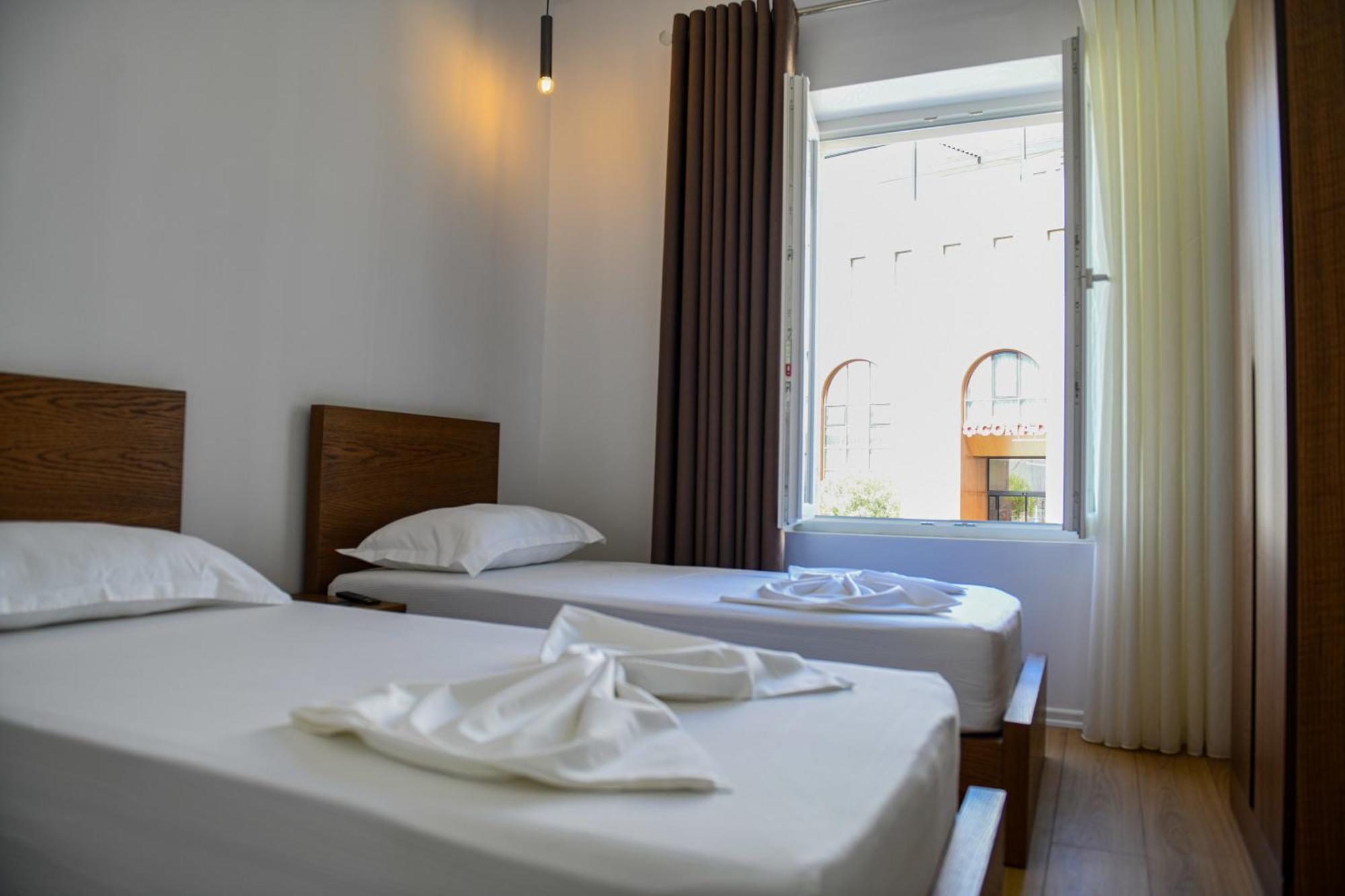 בראט Guest House Cela City Centre מראה חיצוני תמונה